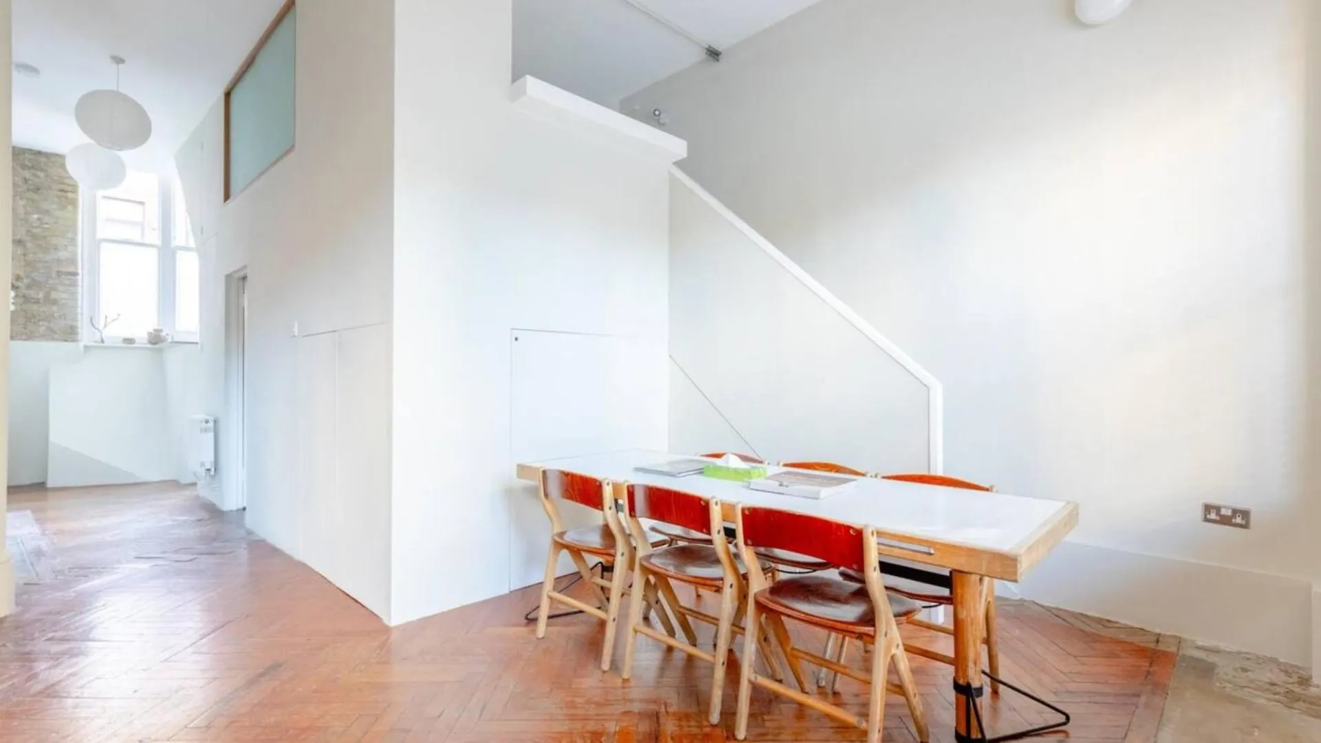 Tastefully Curated Mezzanine Studio Flat Hackney! 런던 영국