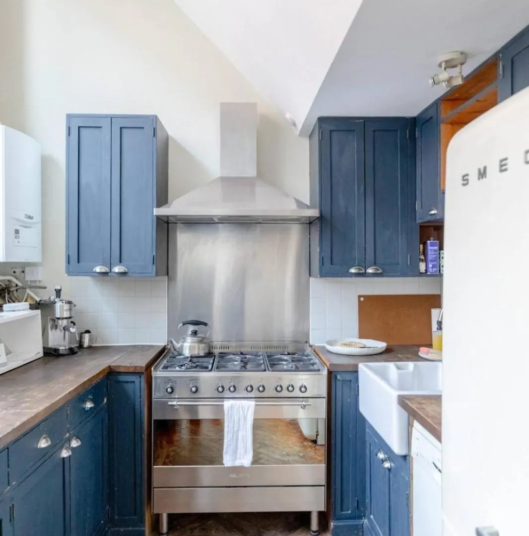 Tastefully Curated Mezzanine Studio Flat Hackney! London United Kingdom