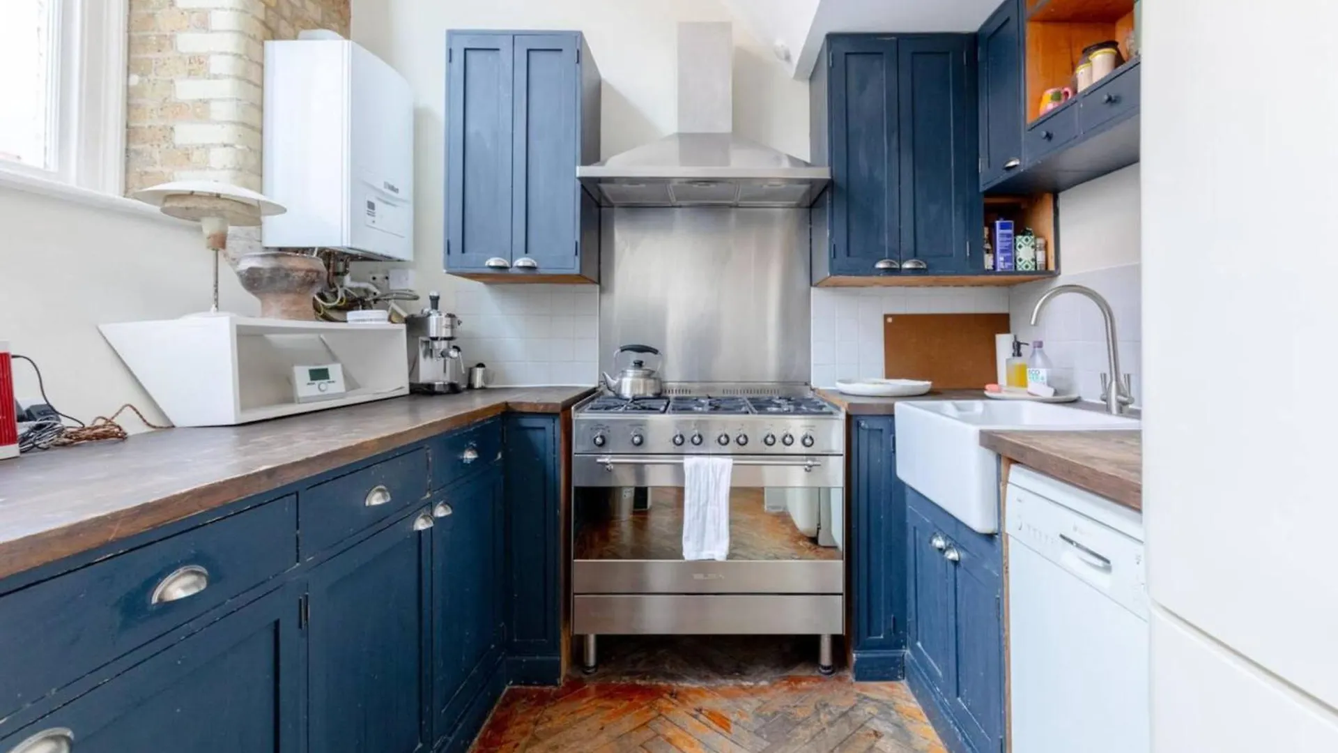 Tastefully Curated Mezzanine Studio Flat Hackney! London Apartment