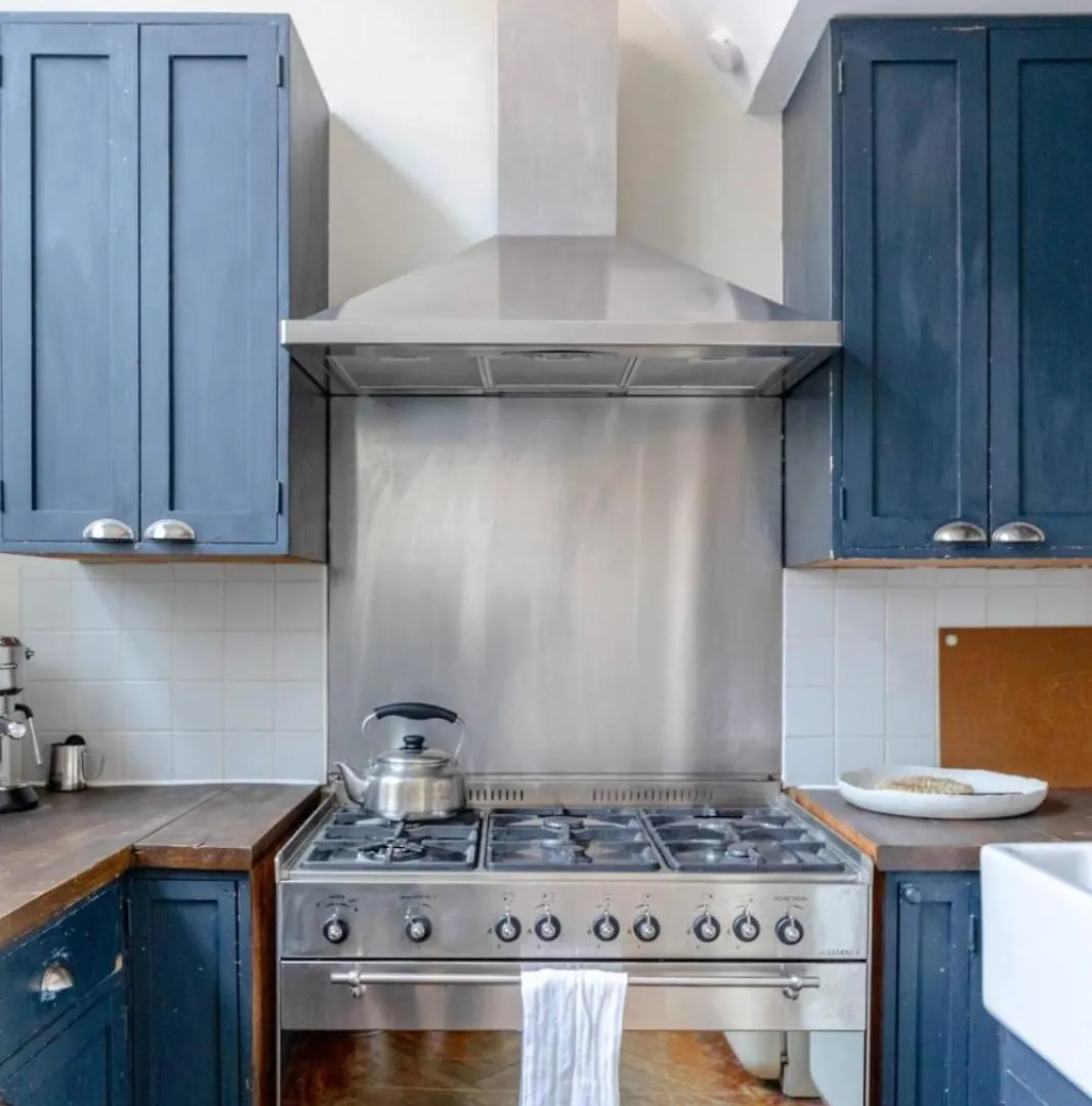 Tastefully Curated Mezzanine Studio Flat Hackney! London Apartment